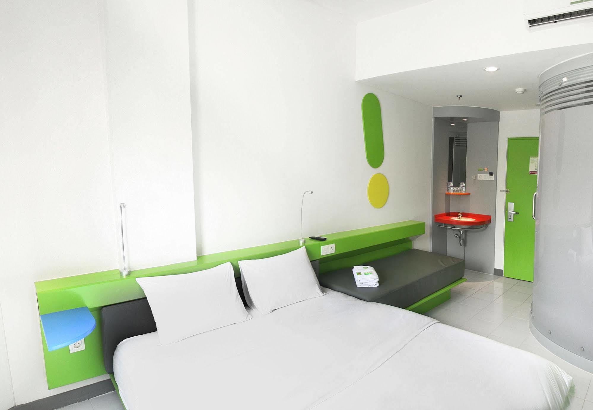 Pop! Hotel Kemang Jakarta Luaran gambar