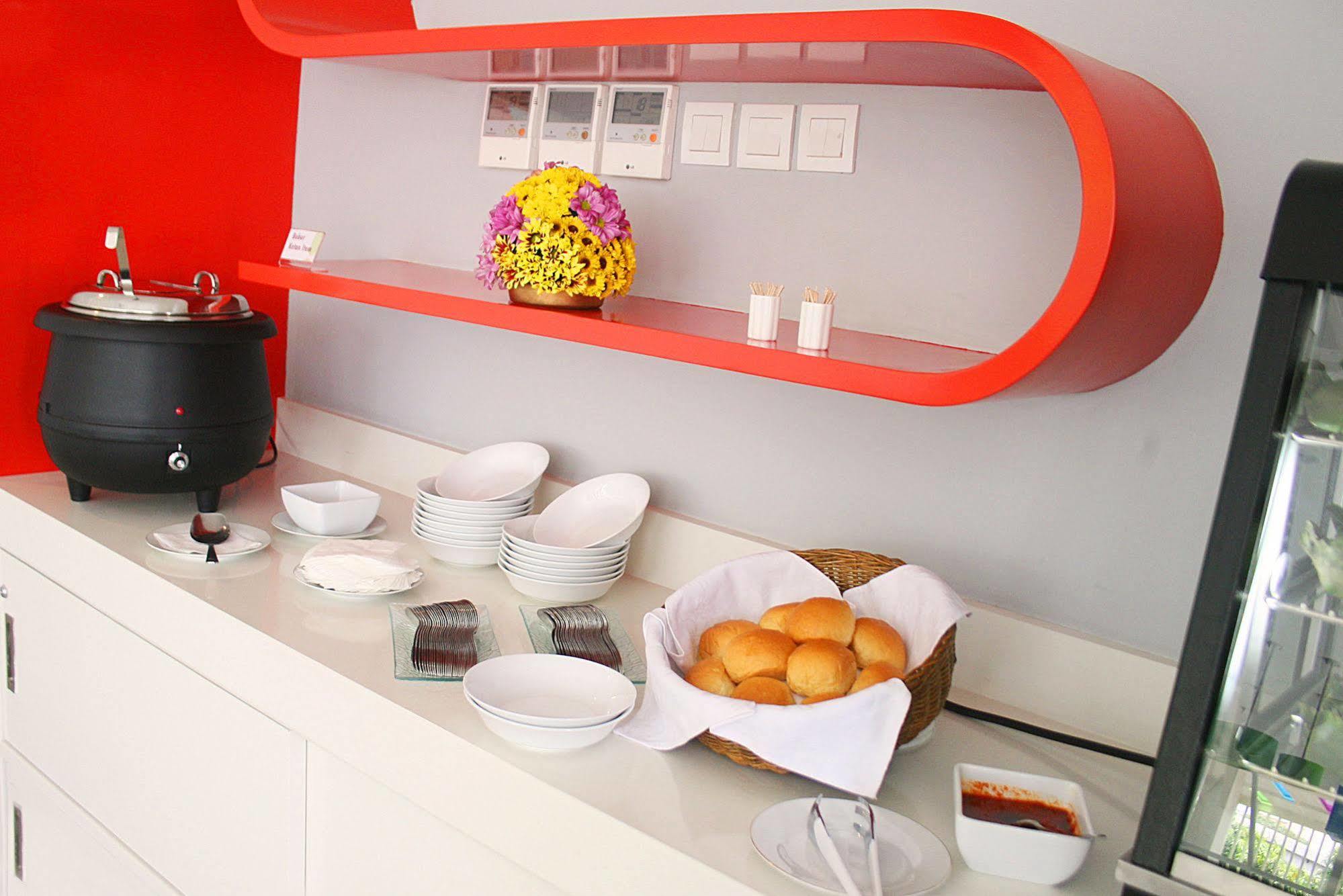 Pop! Hotel Kemang Jakarta Luaran gambar
